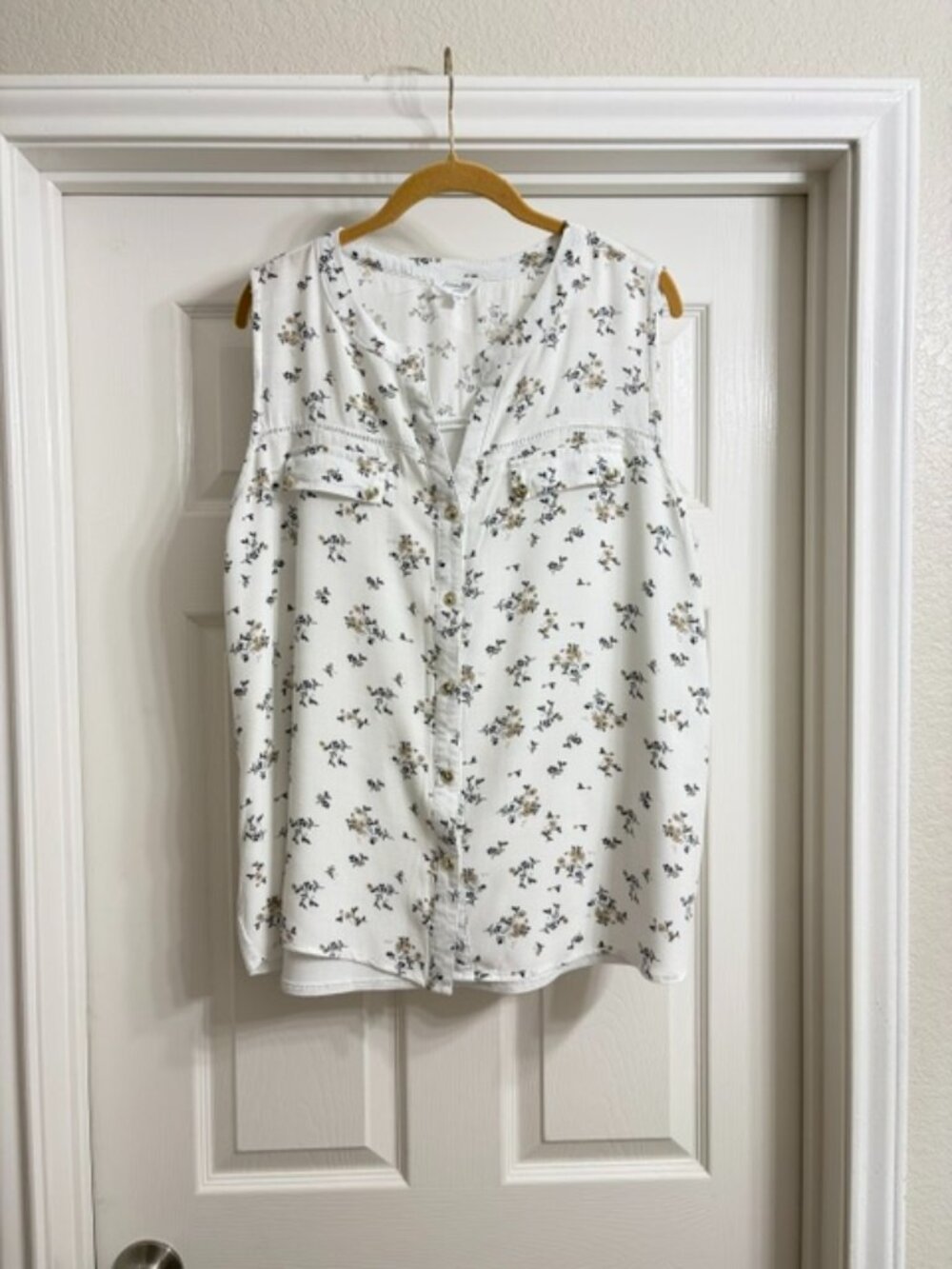 Siren Lily Brand Women's White Sleeveless Blouse, Size 1X